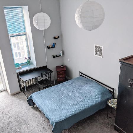 Entire 2-Bedroom Authentic Flat Киев Экстерьер фото