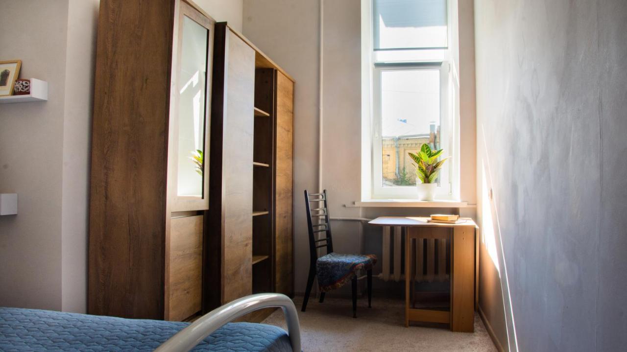Entire 2-Bedroom Authentic Flat Киев Экстерьер фото