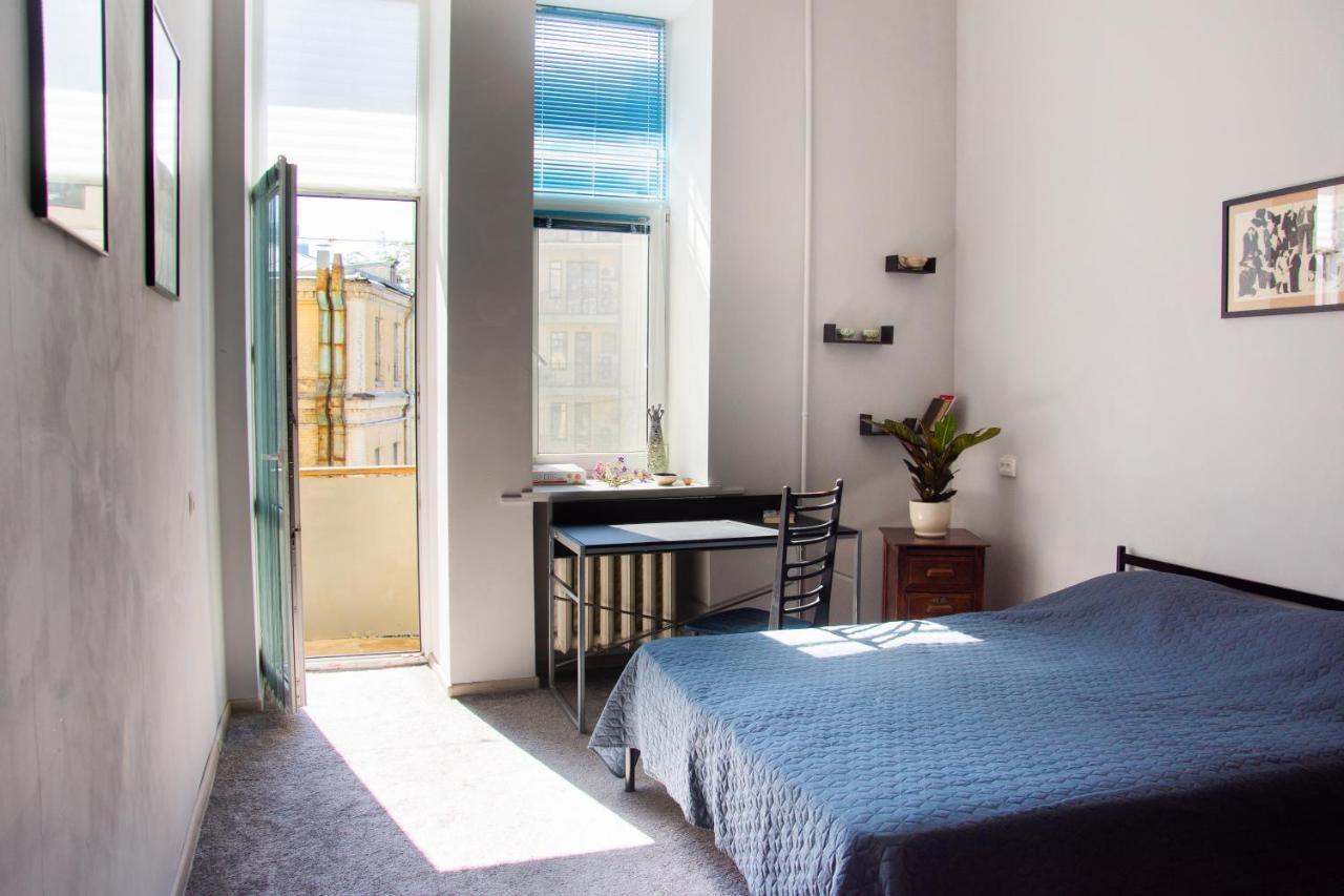 Entire 2-Bedroom Authentic Flat Киев Экстерьер фото