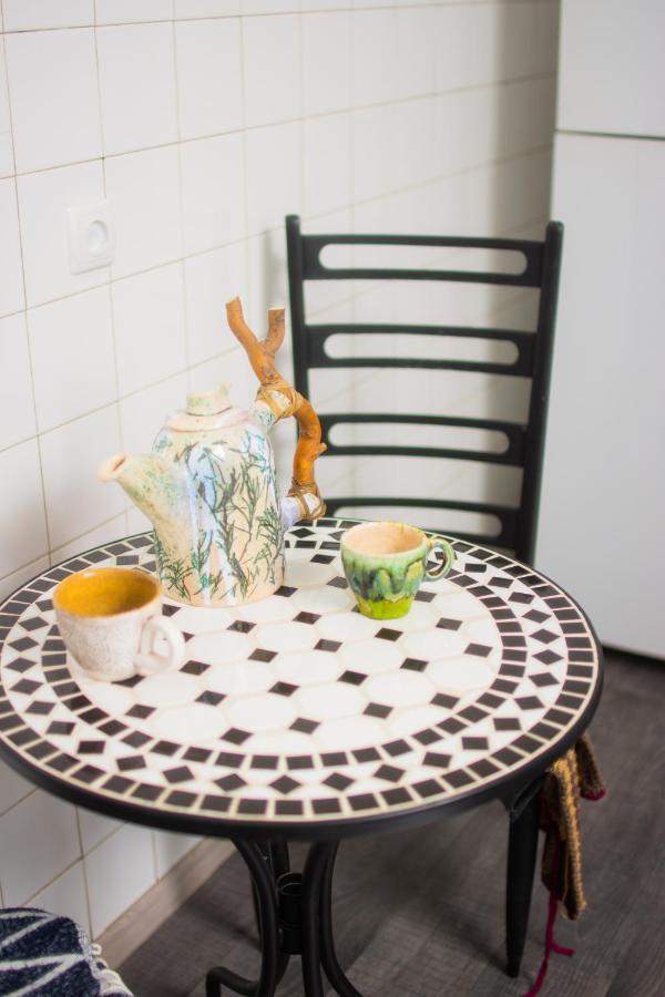 Entire 2-Bedroom Authentic Flat Киев Экстерьер фото