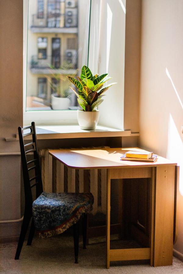 Entire 2-Bedroom Authentic Flat Киев Экстерьер фото